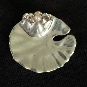 Sterling Sliver Water Lily Pad With Cultural Peral Pendant Pin